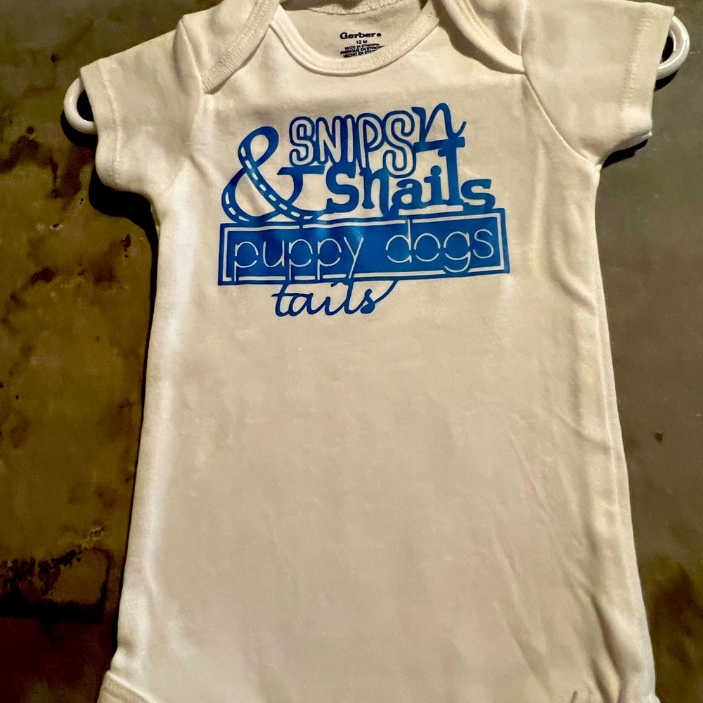 ❤️ 3 for $21 ❤️ White Onesie with blue lettering sz 12 M